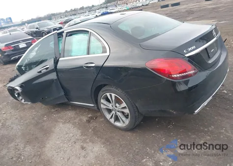 2021 Mercedes-Benz C 300 4Matic z USA, uszkodzony, nr VIN W1KWF8EB2MR618705